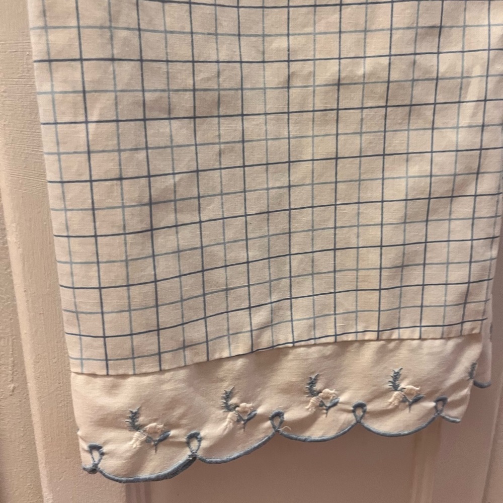 2 Vintage St Mary’s Percale Embroidered Pillowcases - Picture 3 of 15